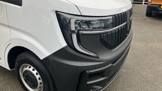 Renault Master Lwb Diesel Fwd LL35dCi 150 Advance Low Roof Dropside - Image 33